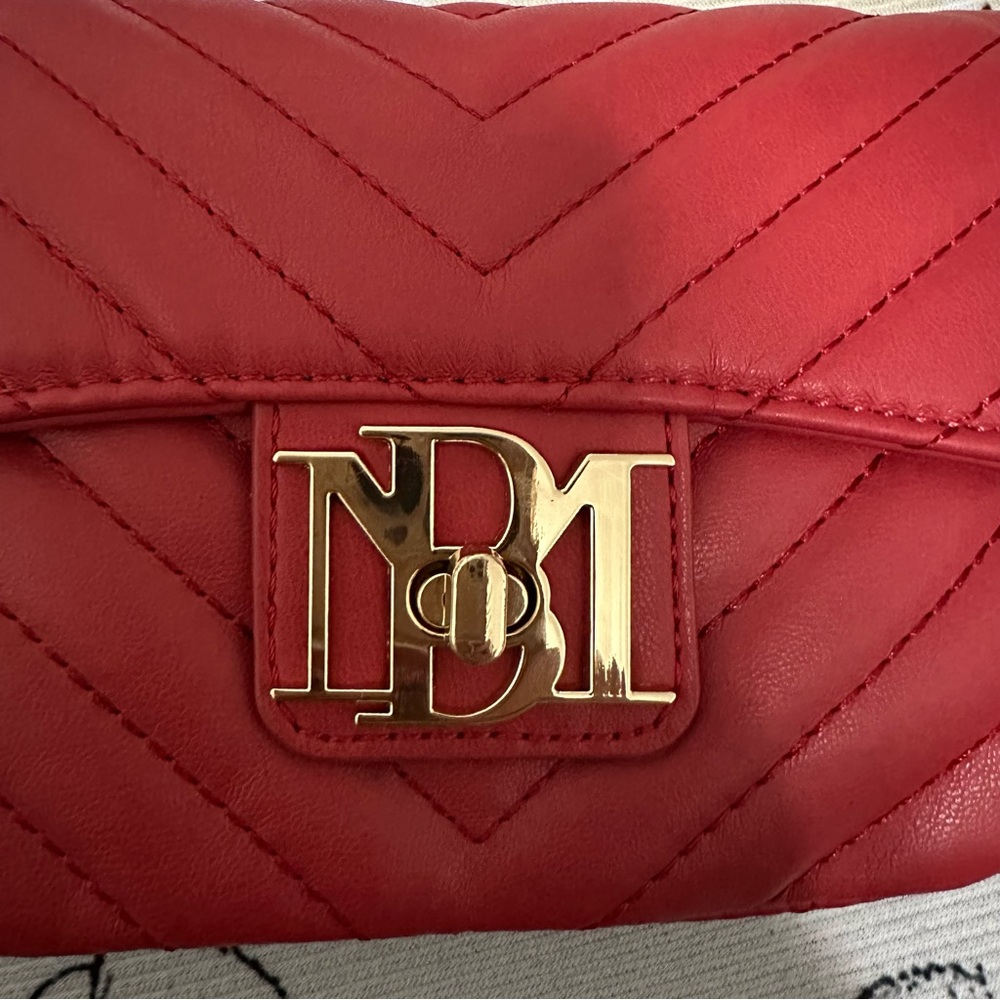 BADGLEY MISCHKA Red Simple Phone Crossbody w/ Letter Lock In Front Quilted NWT - Picture 6 of 16